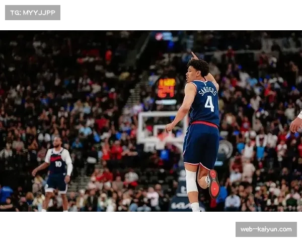 快船三分雨射穿雄鹿:洛佩斯外线开火与伦纳德高效28分统治攻防 快船三分雨射穿雄鹿:洛佩斯外线开火与伦纳德高效28分统治攻防